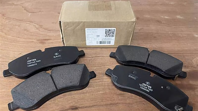 Brake pads sample with packaging, suitable for all vehicles