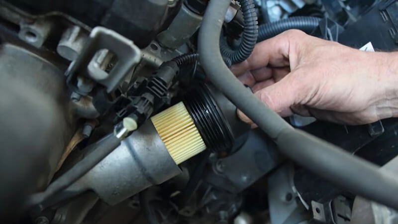 Runex Auto technician checking oil filter